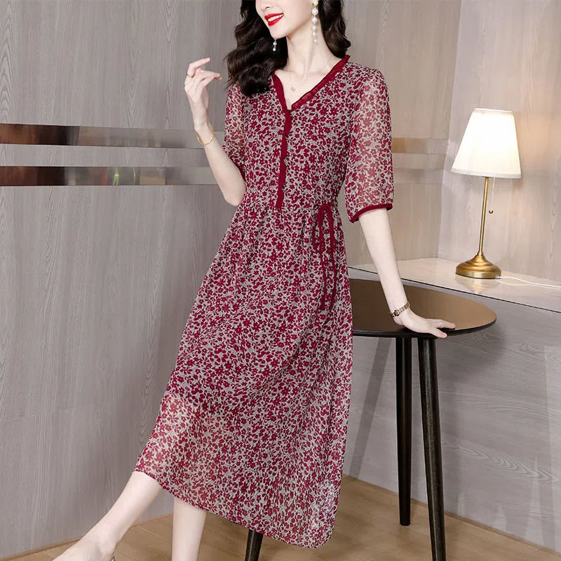 Elegancka sukienka z dekoltem  – Summer Clothing For 60 Year Old Woman recenzja i cena