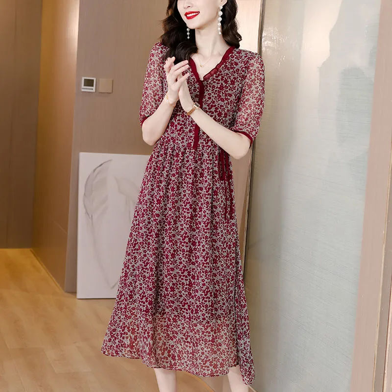 Elegancka sukienka z dekoltem  – Summer Clothing For 60 Year Old Woman recenzja i cena